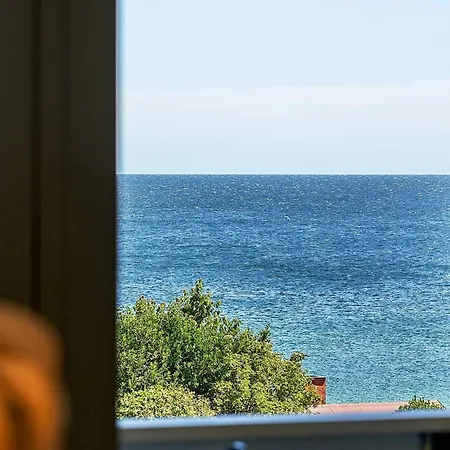 Scenic Seaside Retreat In Sandkas-by Traum * Allinge-Sandvig