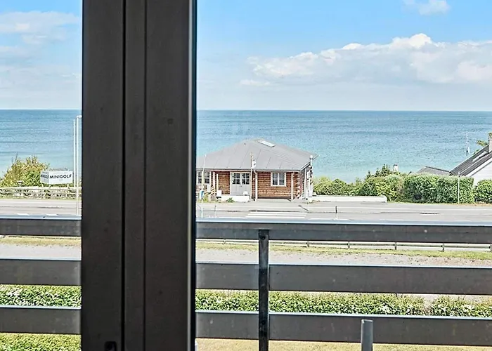 Scenic Seaside Retreat In Sandkas-by Traum